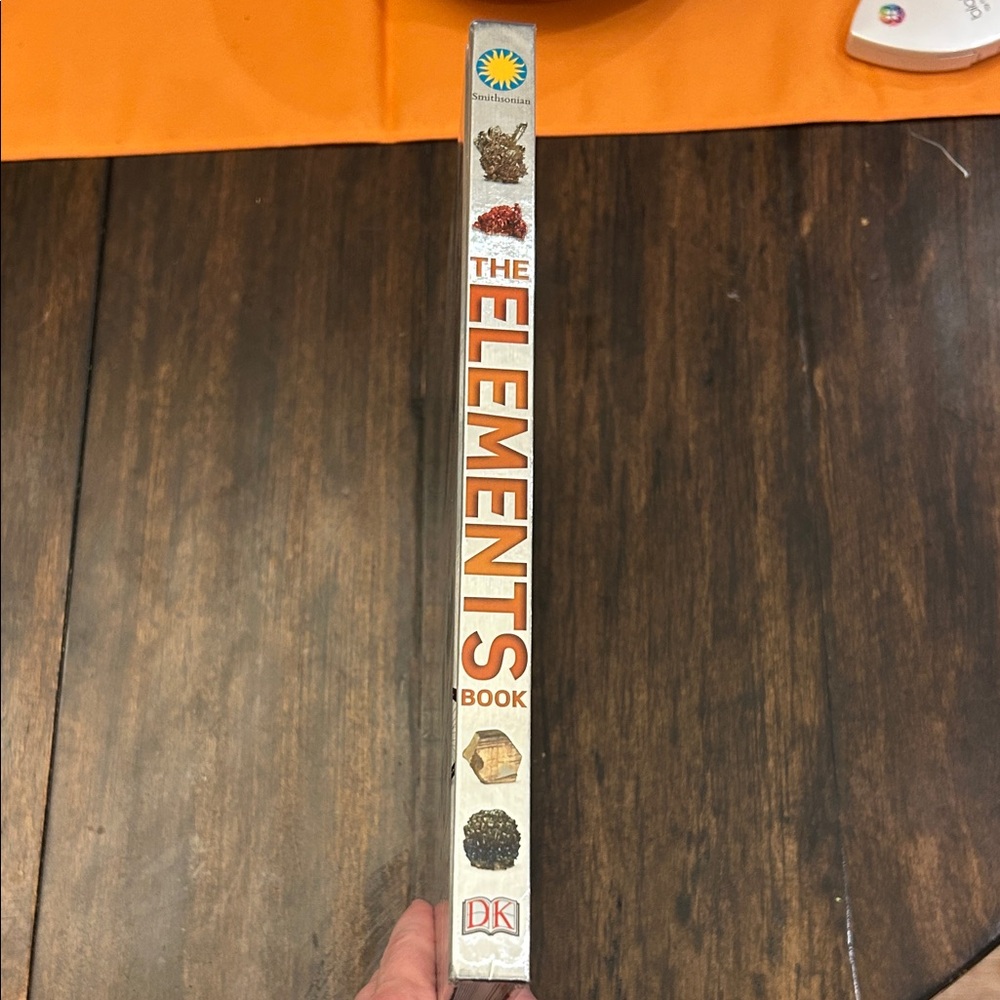Smithsonian: The Elements Book - Visual Encyclopedia of the Periodic Table (NEW) - Picture 4 of 6
